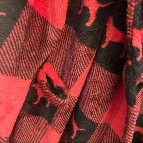 Victoria’s Secret Pink Plaid Dog Print Plush Fuzzy Robe Red Black XS/S - Picture 4 of 6